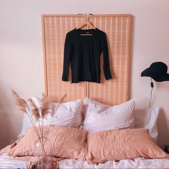 Don’t buy yet! 🤓😬still unpacking after the move /madewell whisper long sleeve - Picture 2 of 5